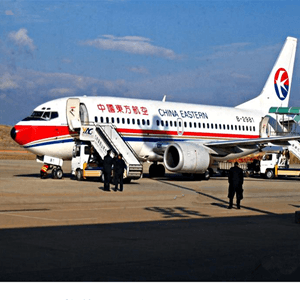 东郊航空运输航空快运业稳步发展的原因是什么？